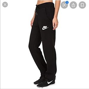 EUC Women’s Large Nike Loose Rally Sweatpants
